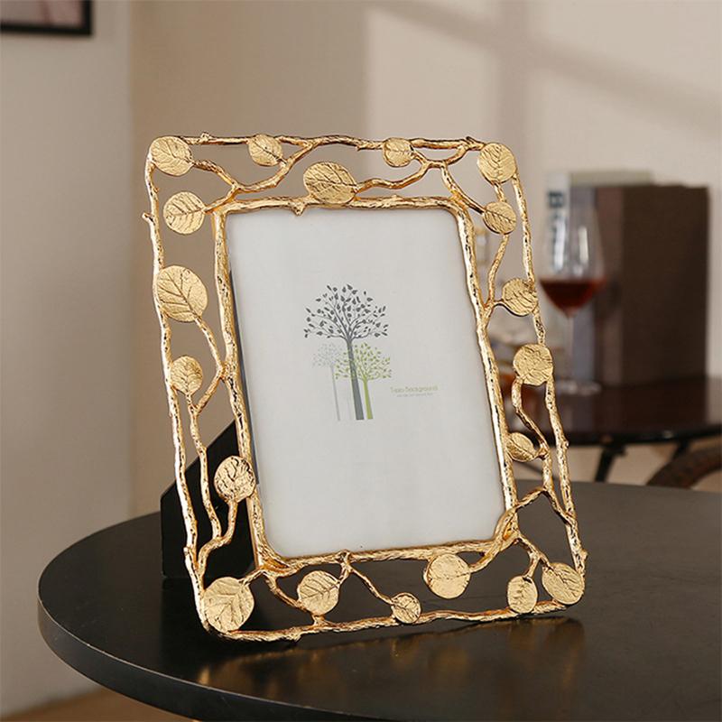 Gold Hollow out Leaf Pattern Picture Frame-Details