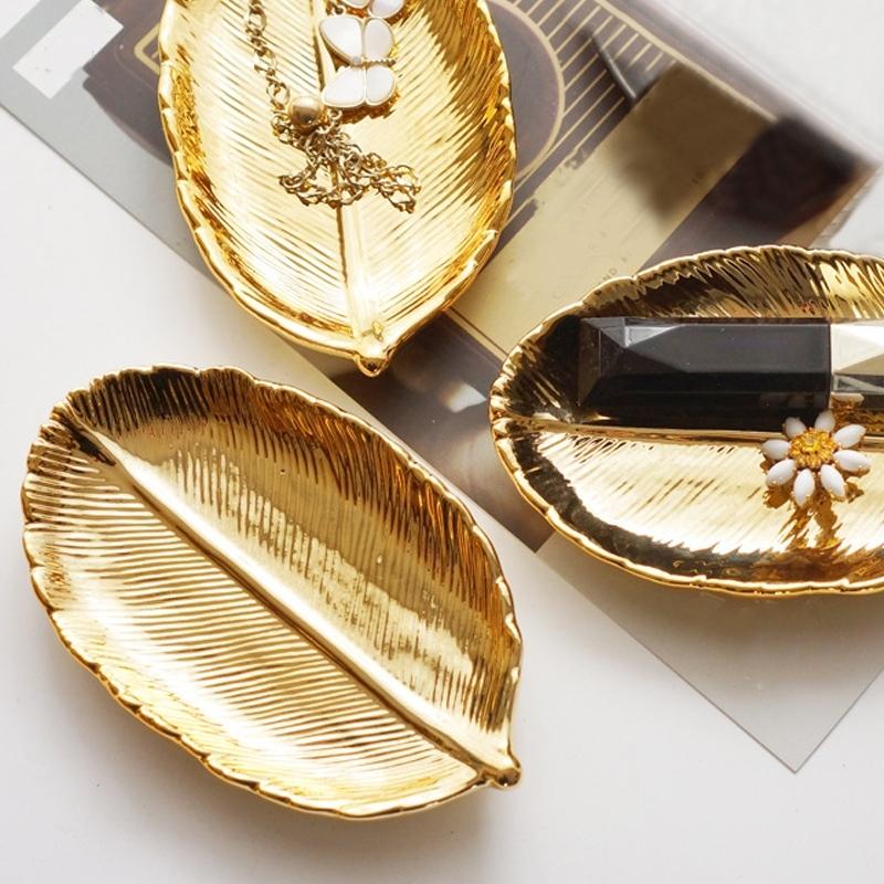 Golden Leaf Ceramic Jewelry Tray-Detail