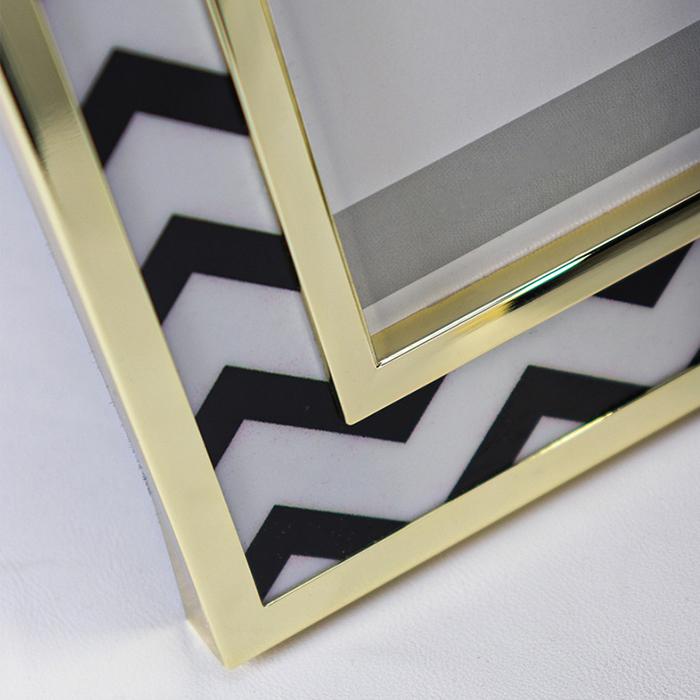 Black and White Wavy Stripes Metal Picture Frame-Frame Details