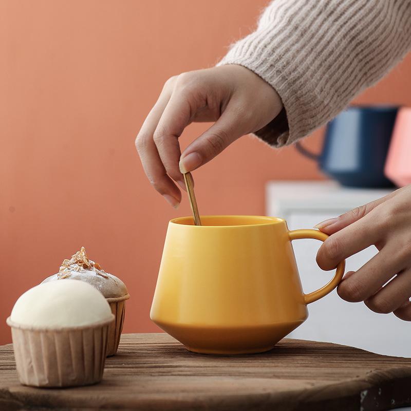 Classic Ceramic Coffee Mug in Pure Yellow